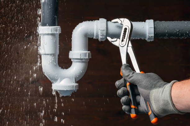 Professional Gas Line Repair technician working in Edgewood, WA